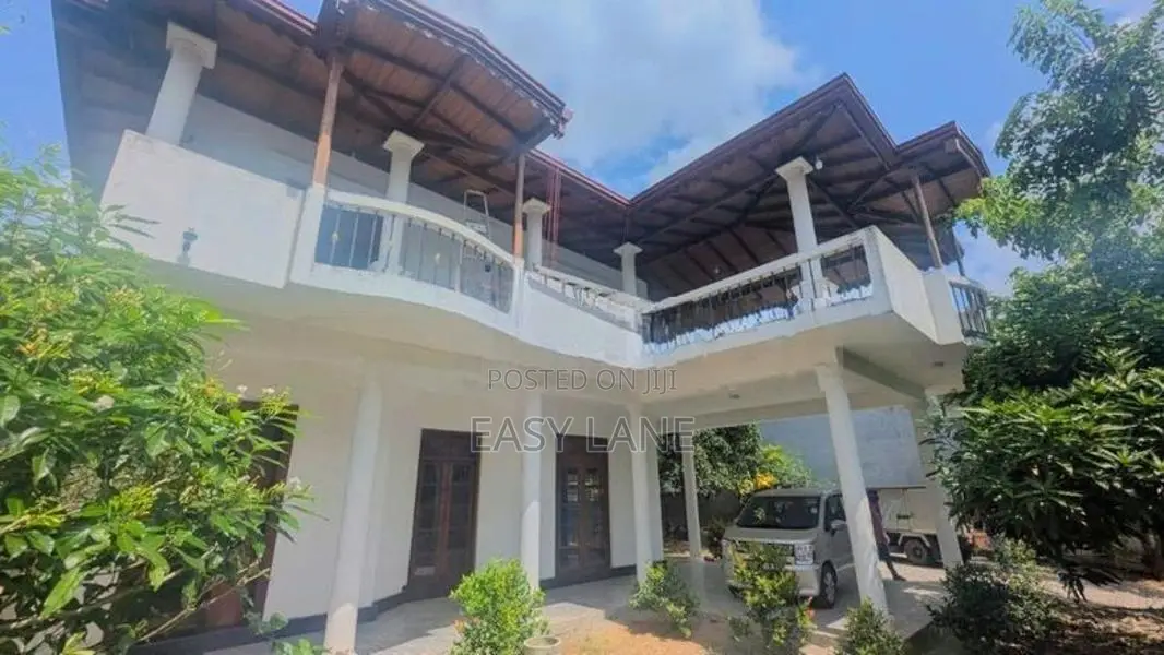 අතුරුගිරිය Town එක මැදින් අංගසම්පූර්ණ දෙමහල් නිවසක් විකිණීමට