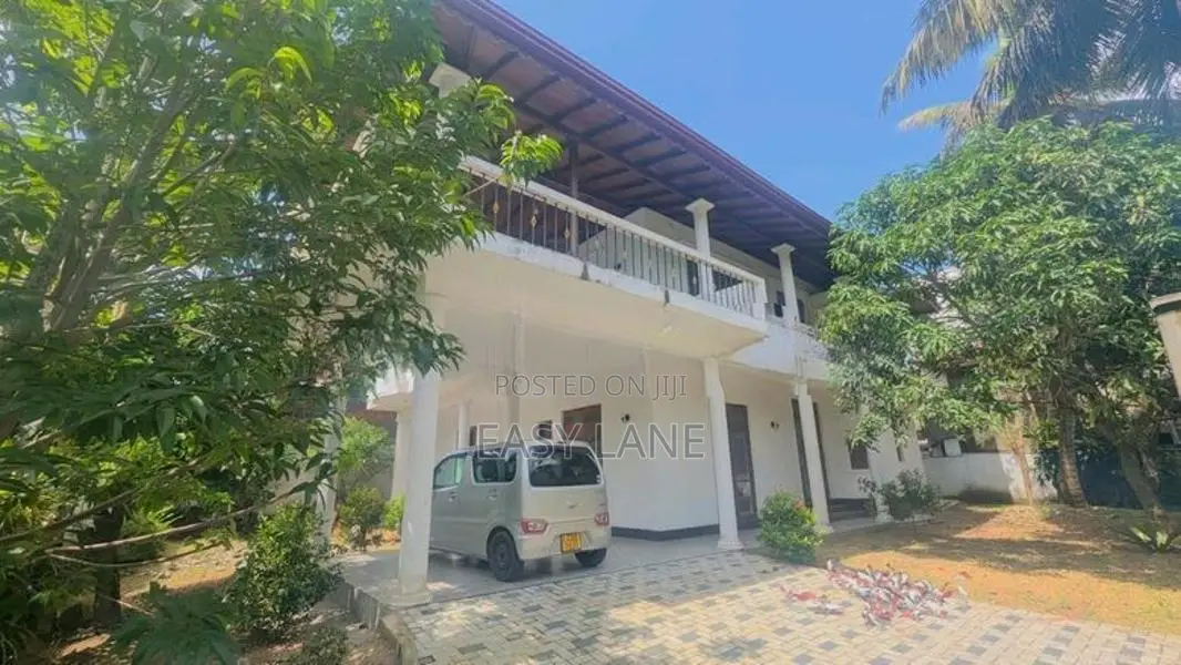 අතුරුගිරිය Town එක මැදින් අංගසම්පූර්ණ දෙමහල් නිවසක් විකිණීමට