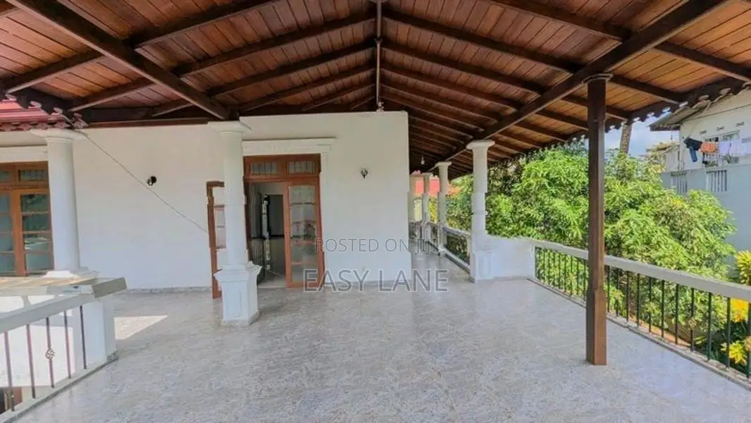 අතුරුගිරිය Town එක මැදින් අංගසම්පූර්ණ දෙමහල් නිවසක් විකිණීමට