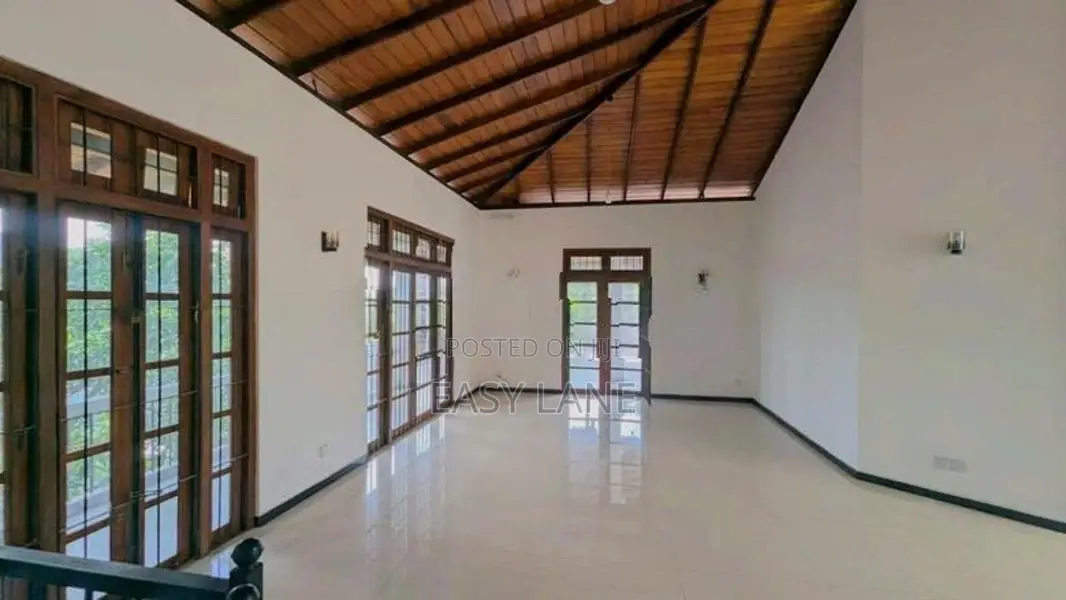 අතුරුගිරිය Town එක මැදින් අංගසම්පූර්ණ දෙමහල් නිවසක් විකිණීමට