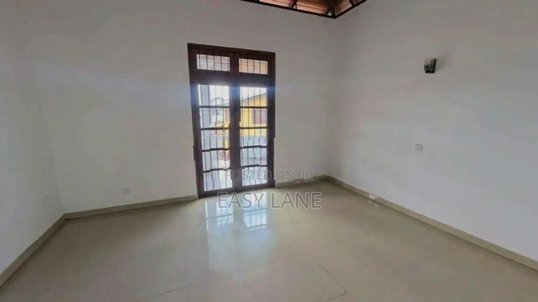අතුරුගිරිය Town එක මැදින් අංගසම්පූර්ණ දෙමහල් නිවසක් විකිණීමට