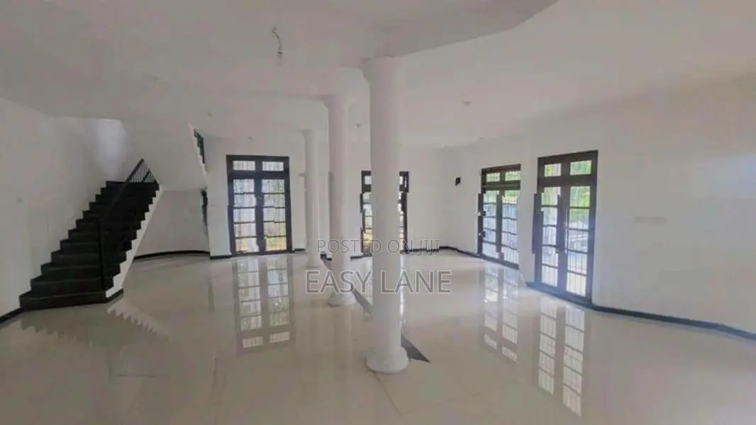 අතුරුගිරිය Town එක මැදින් අංගසම්පූර්ණ දෙමහල් නිවසක් විකිණීමට