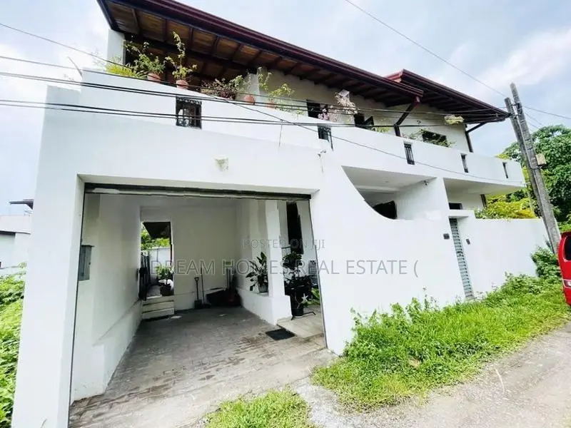 Modern 3-Bedroom House for Sale – Maharagama Temple Road