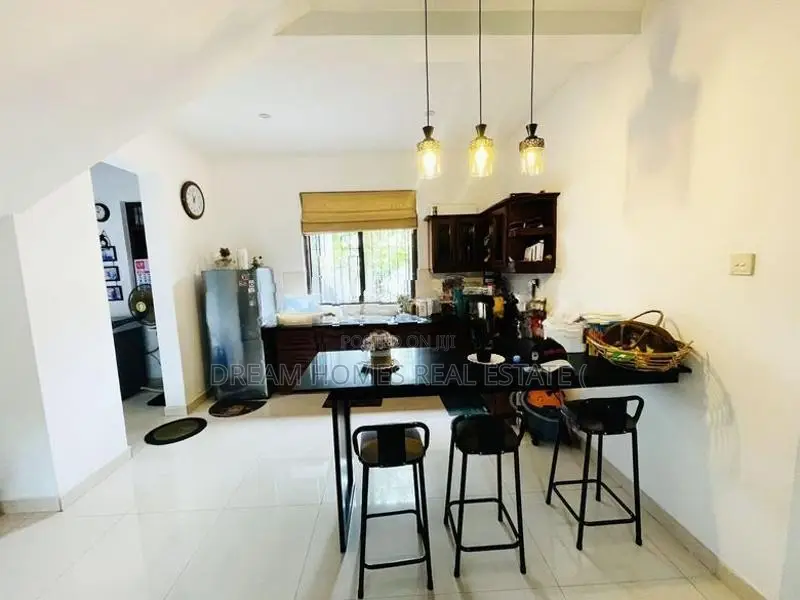 Modern 3-Bedroom House for Sale – Maharagama Temple Road