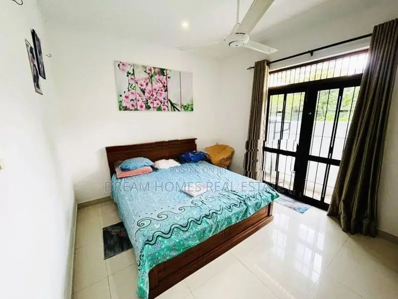 Modern 3-Bedroom House for Sale – Maharagama Temple Road