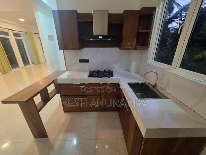 Modern Apartment In Kadawatha