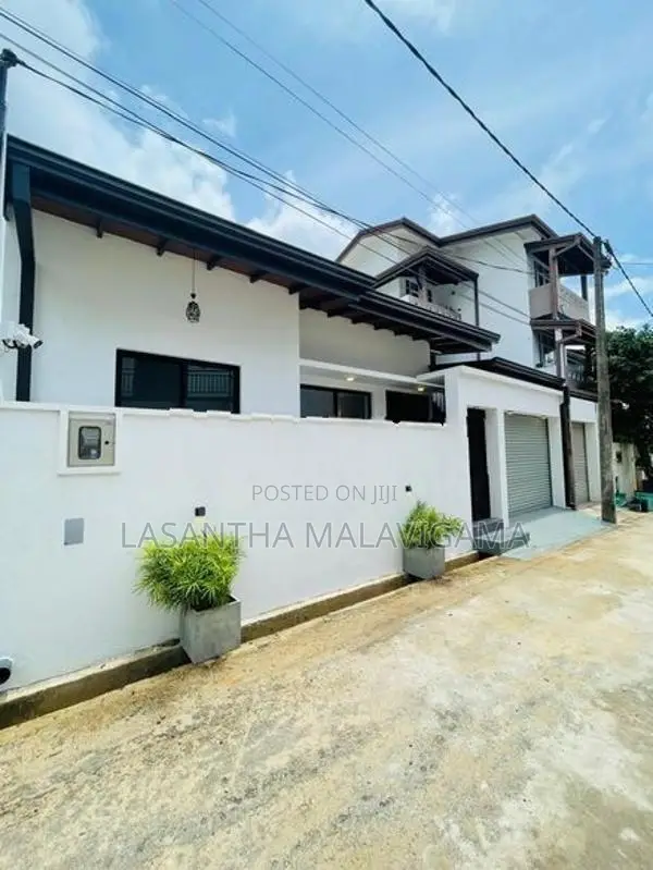 Single storey houses for sale in prime city Athurugiriya
