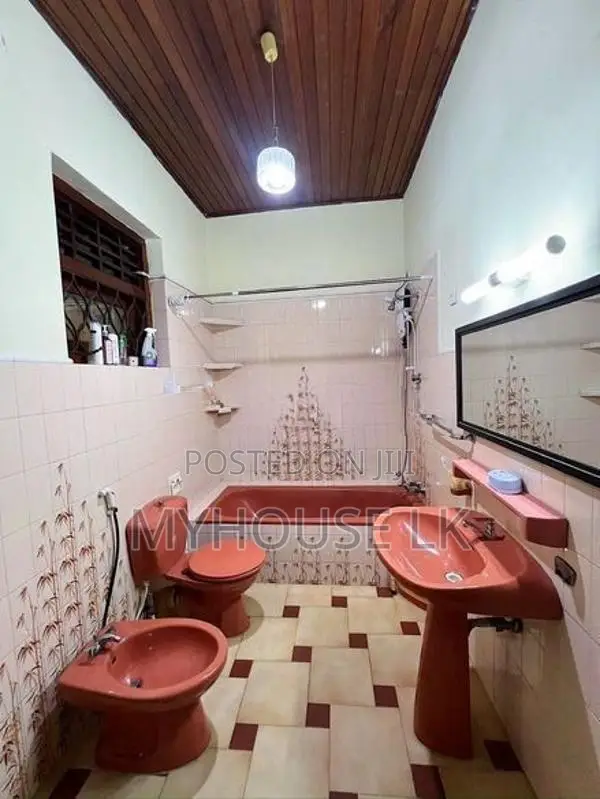Commercial Value House for Sale in Colombo 05