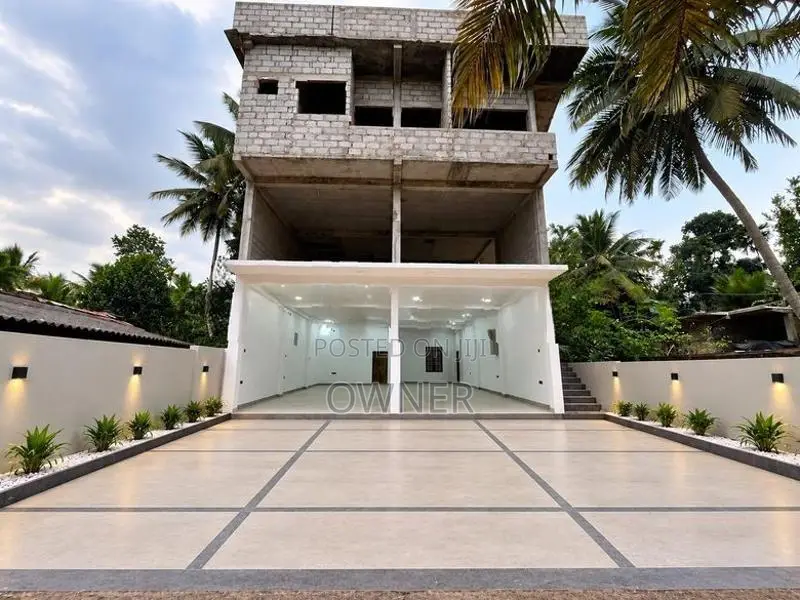 Large Commercial Building for Rent – Pilimathalawa / Danthure Road