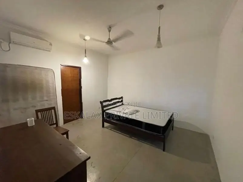 5 Bedrooms House For Rent in Colombo 7 - A6
