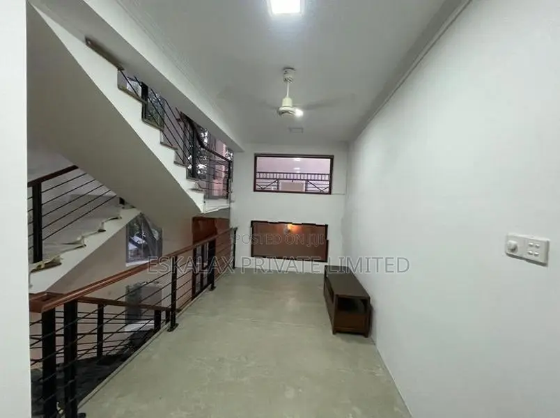 5 Bedrooms House For Rent in Colombo 7 - A6