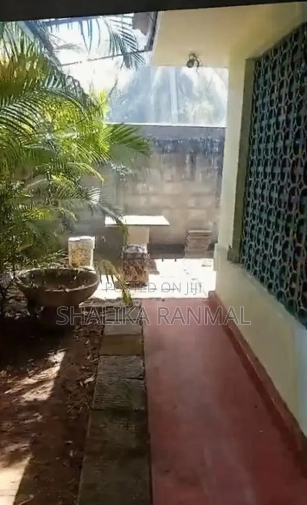 House with 16 Perch Land for Sale – Middeniya Road, Hambantota