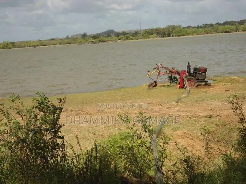 වැවට මායිම පිහිටි ඉඩම විකිනිමට හම්බන්තොට