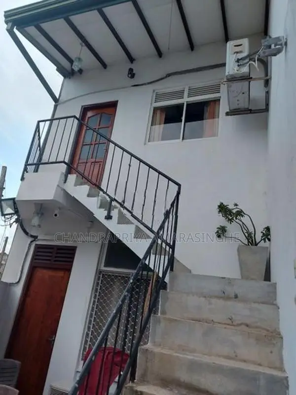 Upper Floor Bed Room for Rent in Battaramulla