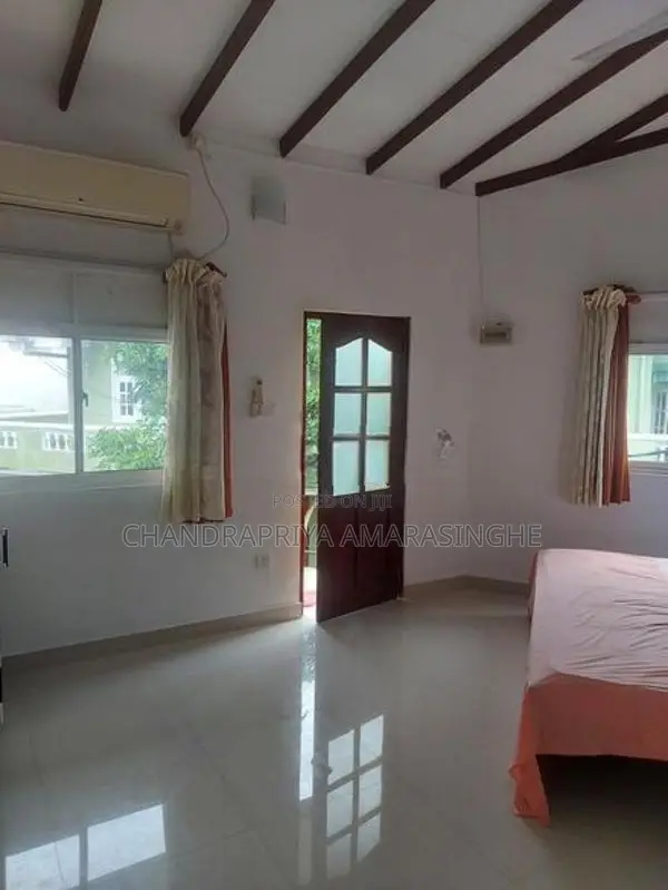 Upper Floor Bed Room for Rent in Battaramulla
