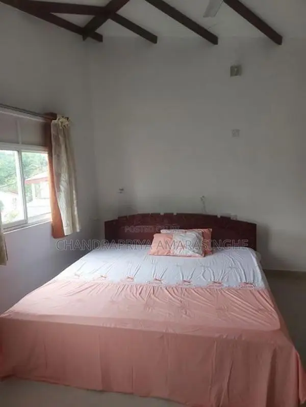 Upper Floor Bed Room for Rent in Battaramulla