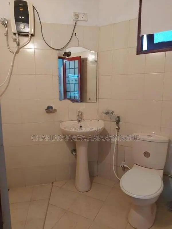 Upper Floor Bed Room for Rent in Battaramulla
