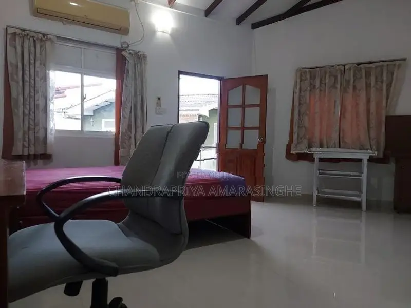 Upper Floor Bed Room for Rent in Battaramulla