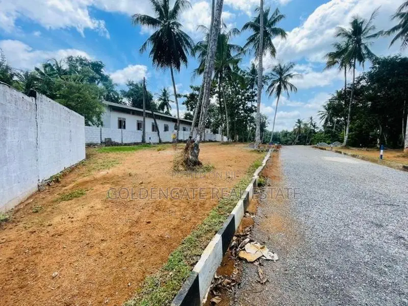 Yakkala Land for Sale Near the Kandy Road