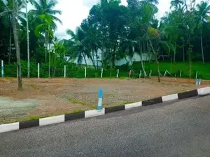 Kadawatha Land for Sale Near the Highway