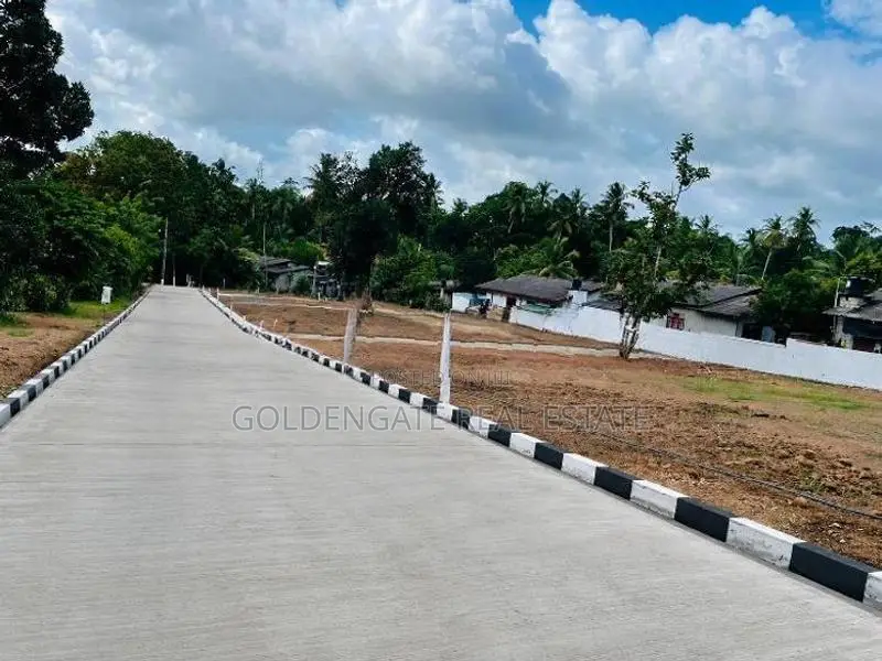 Gampaha Udugampola Land for Sale Near the Bus Road