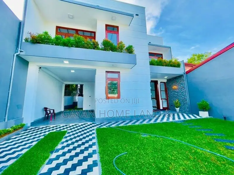 Brand New Luxury Two Storey Beautiful House in Piliyandala..