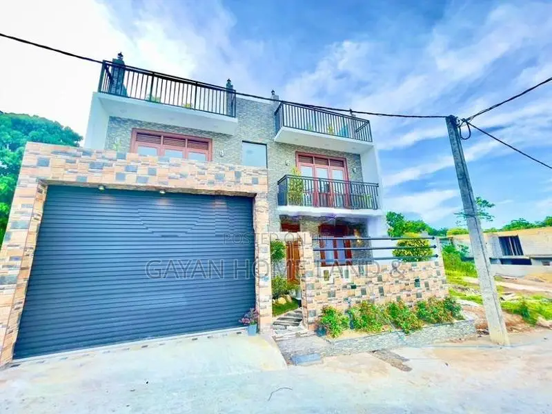 යෝජිත අධිවේගී පිවිසුමට ආසන්නව අලුත්ම දෙමහල් නිවසක් විකිණීමට කහතුඩුවෙන්
