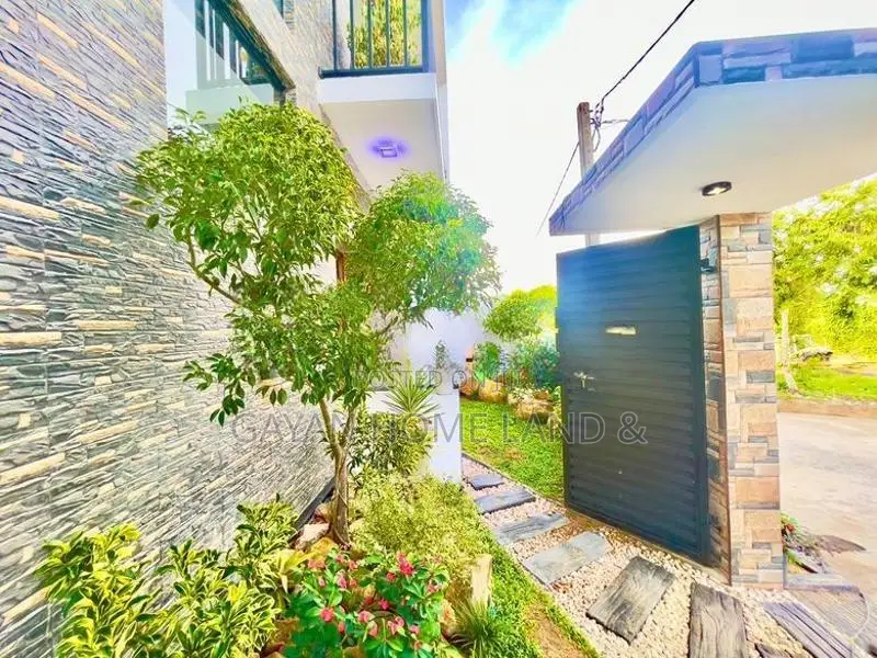 යෝජිත අධිවේගී පිවිසුමට ආසන්නව අලුත්ම දෙමහල් නිවසක් විකිණීමට කහතුඩුවෙන්