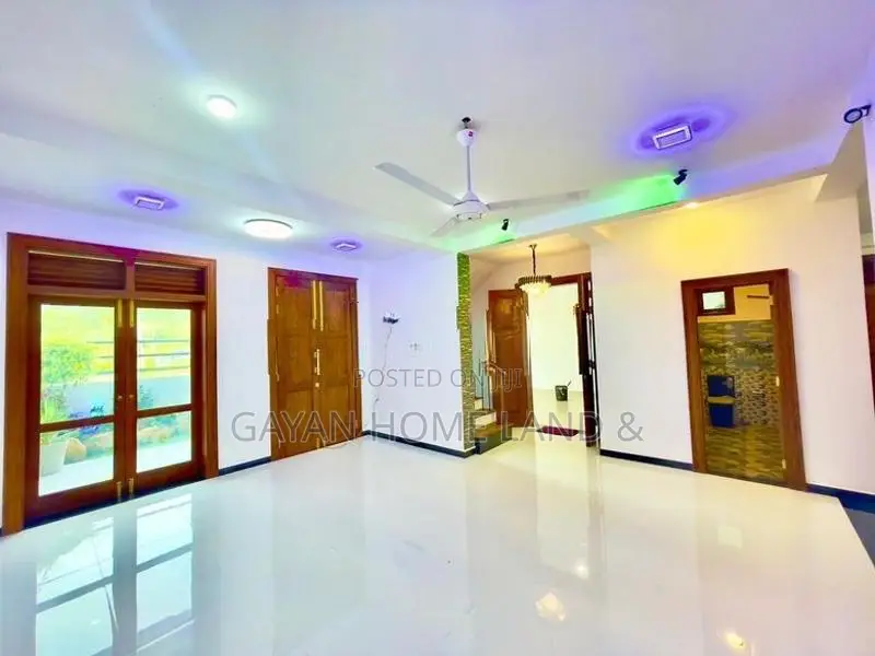 යෝජිත අධිවේගී පිවිසුමට ආසන්නව අලුත්ම දෙමහල් නිවසක් විකිණීමට කහතුඩුවෙන්