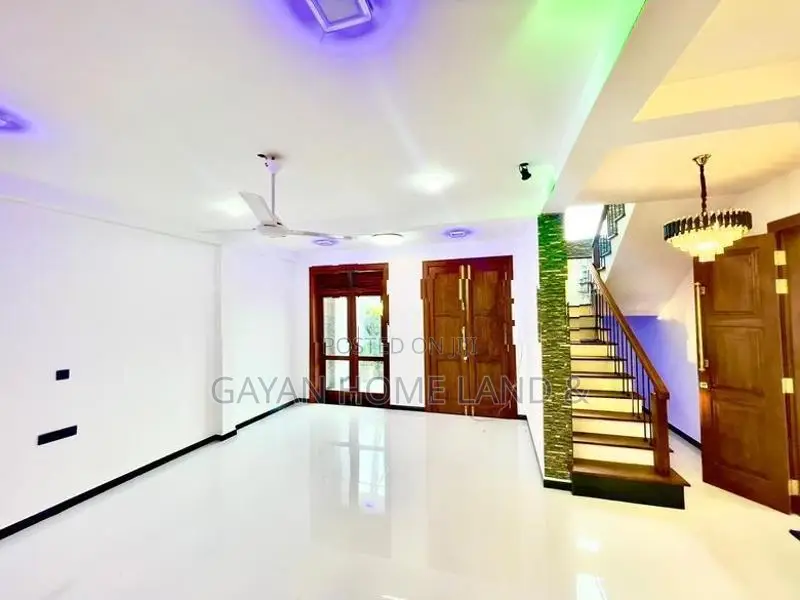 යෝජිත අධිවේගී පිවිසුමට ආසන්නව අලුත්ම දෙමහල් නිවසක් විකිණීමට කහතුඩුවෙන්
