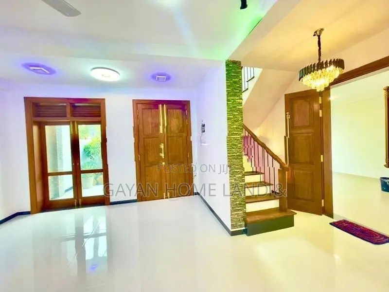 යෝජිත අධිවේගී පිවිසුමට ආසන්නව අලුත්ම දෙමහල් නිවසක් විකිණීමට කහතුඩුවෙන්