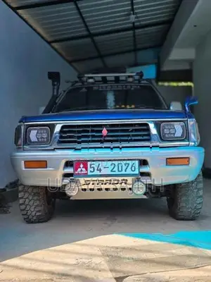 Mitsubishi Strada 1993