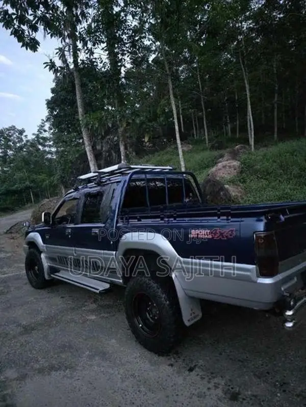 Mitsubishi Strada 1993