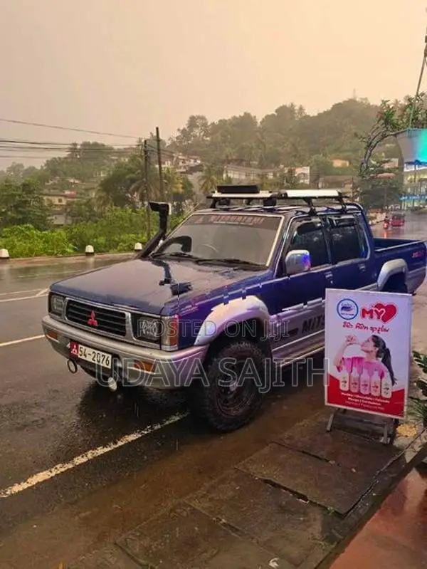 Mitsubishi Strada 1993