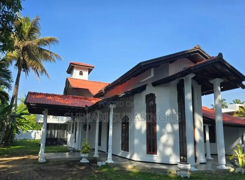 Large Building for Commercial Office Kiribathgoda