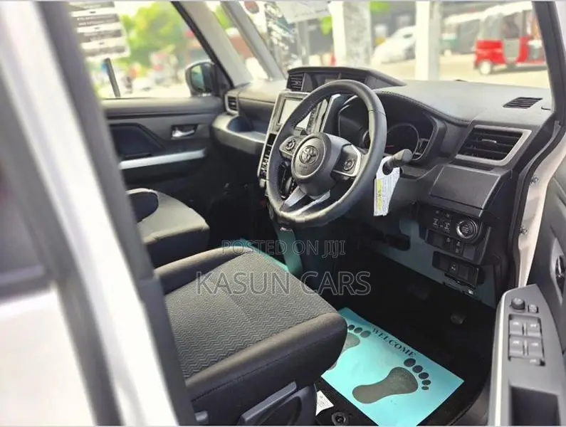 Toyota Roomy Custom G 2024