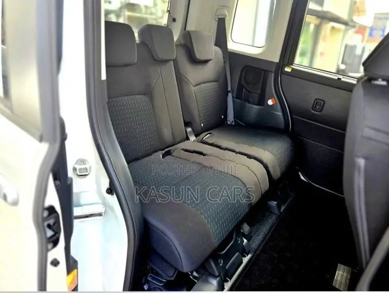 Toyota Roomy Custom G 2024