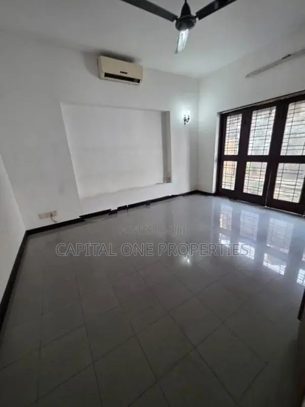 Office/Accommodation For Rent In Colombo 08 - 4074U