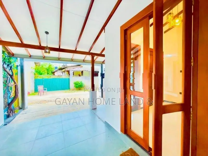 Brand New Solid 03 Bedroom House For Sale In Polgasowita