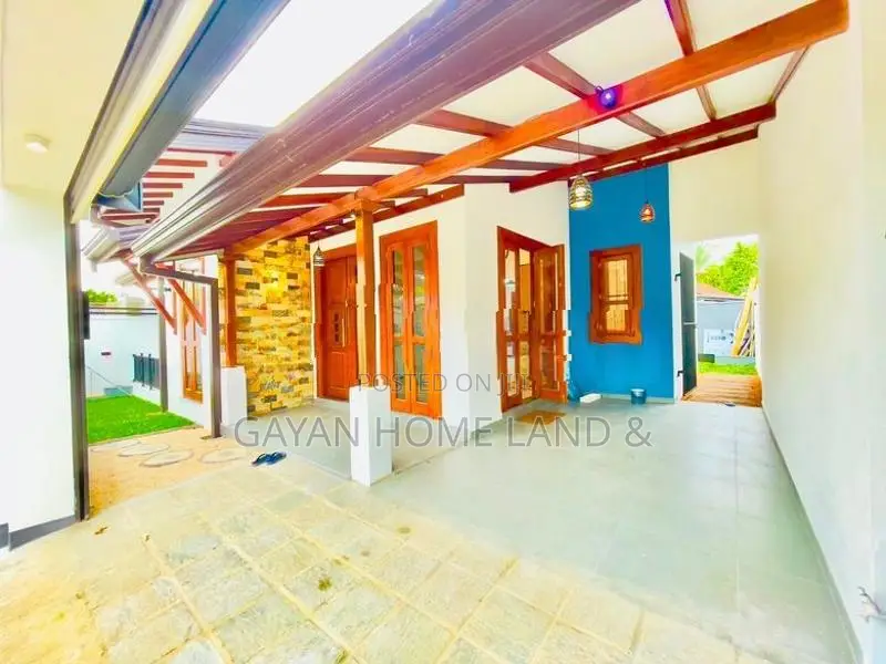 Brand New Solid 03 Bedroom House For Sale In Polgasowita