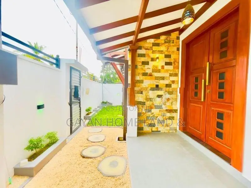 Brand New Solid 03 Bedroom House For Sale In Polgasowita