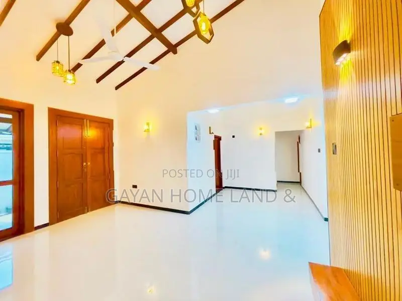 Brand New Solid 03 Bedroom House For Sale In Polgasowita