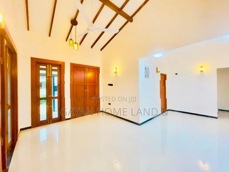 Brand New Solid 03 Bedroom House For Sale In Polgasowita
