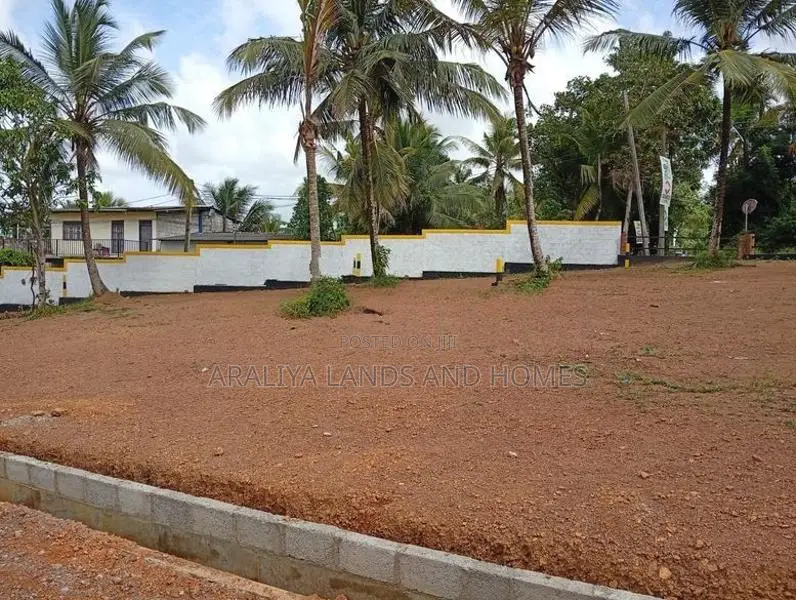 Kahathuduwa අධිවේගී පිවිසුම් මාර්ගයට විනාඩි 10 Land for sale