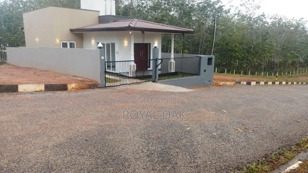 Land in Dankotuwa
