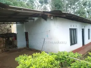 නිවසක් විකිනීමට ඇත.