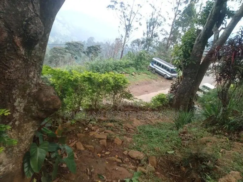 නිවසක් විකිනීමට ඇත.