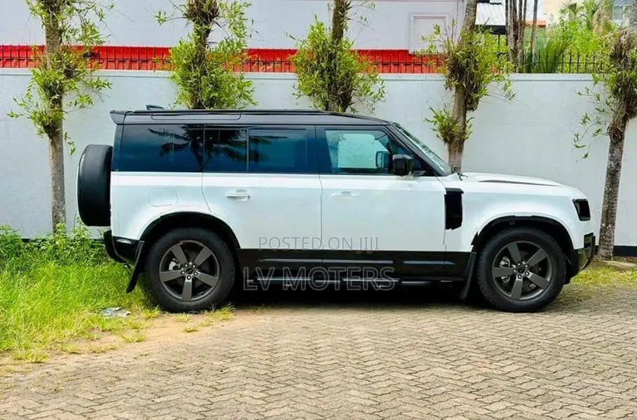 Land Rover Defender X-Dynamic 7 Seater 2026