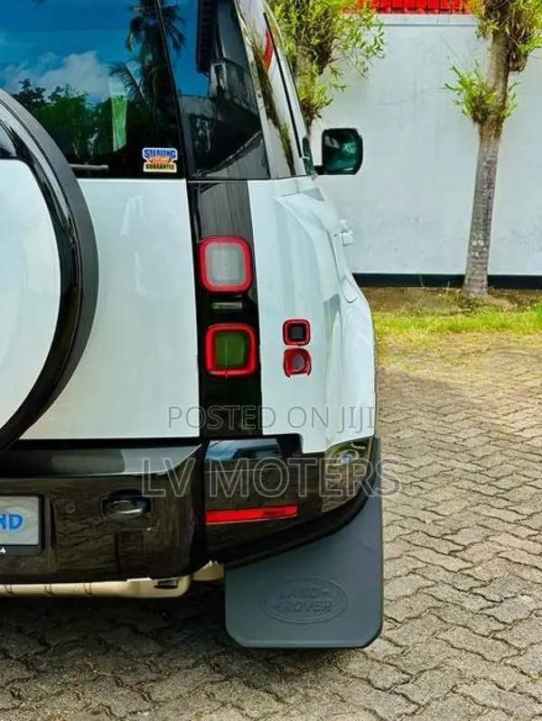 Land Rover Defender X-Dynamic 7 Seater 2026