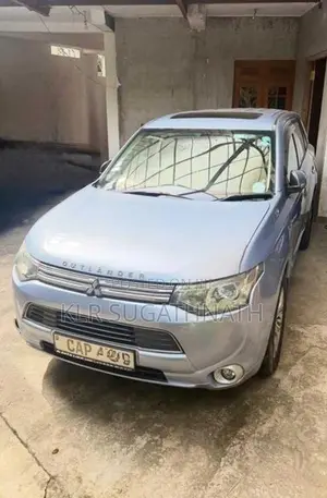 Mitsubishi Outlander G Navi 2013